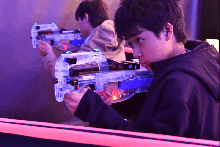 機能が詰まったリアルな光線銃！