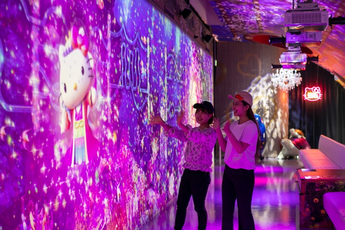 ▲乙姫竜宮城あみだくじエリアに花火があがる