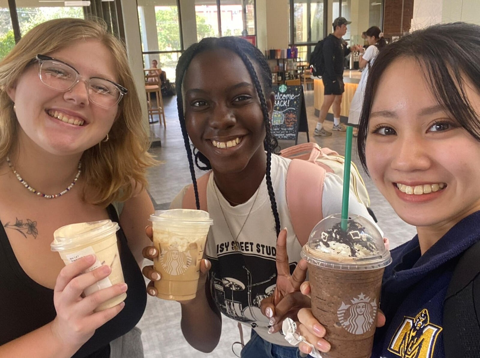 留学して1週目にすぐに友人ができました。一緒にキャンパス内にあるスターバックスへ