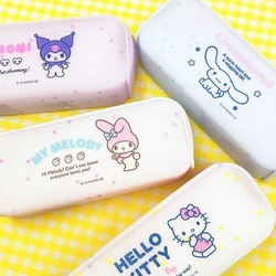 発色良すぎのサンリオキャラのシリコンポーチ。触り心地と機能性が抜群です。