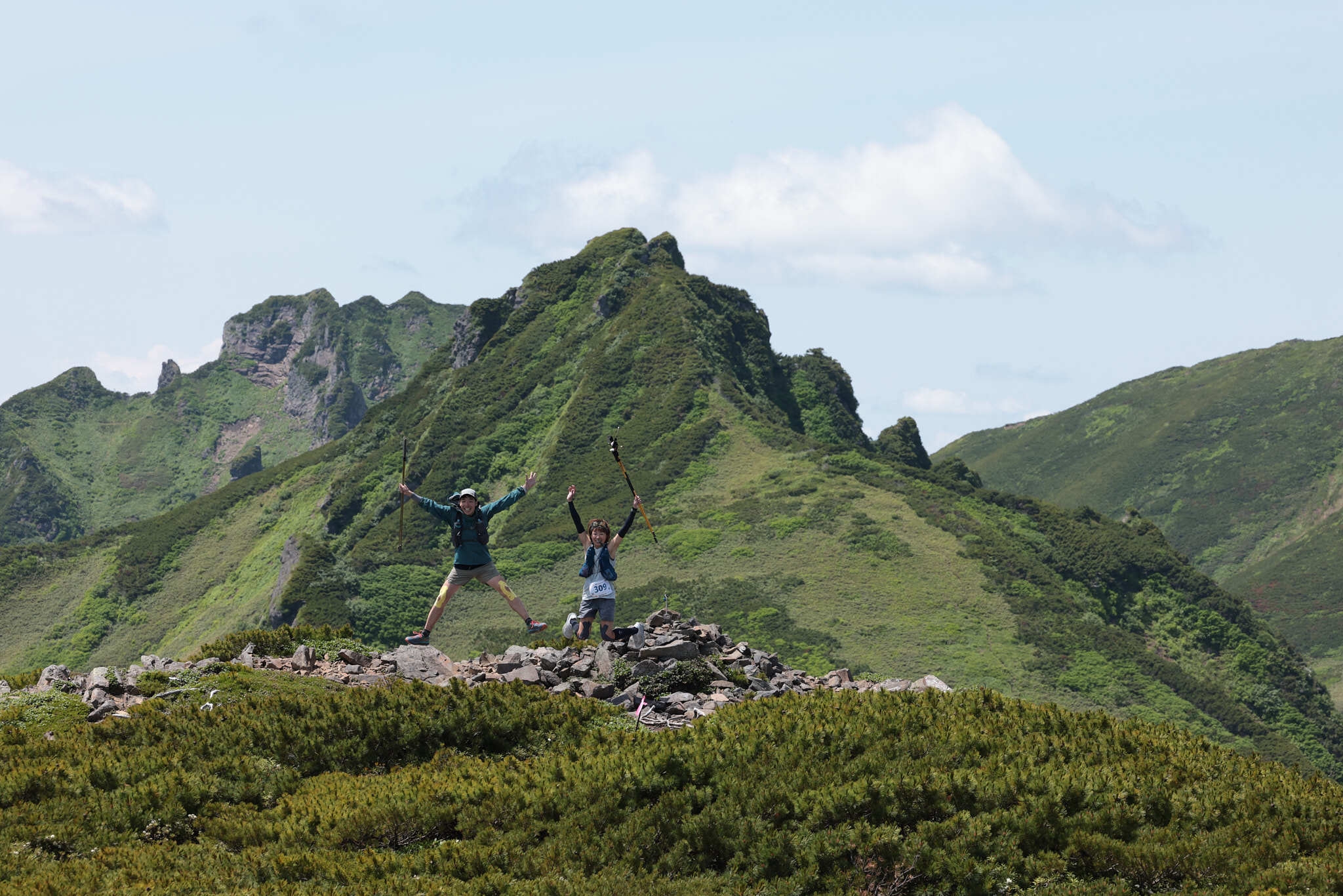 2024年大会・絶景を前にジャンプ!