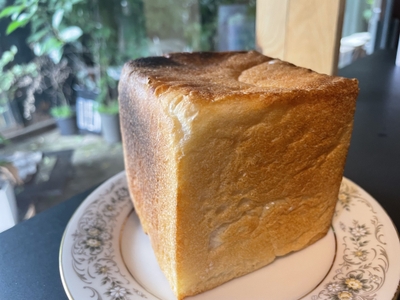 10cm角の野菜酵母食パン(本日はとうもろこしと杏)