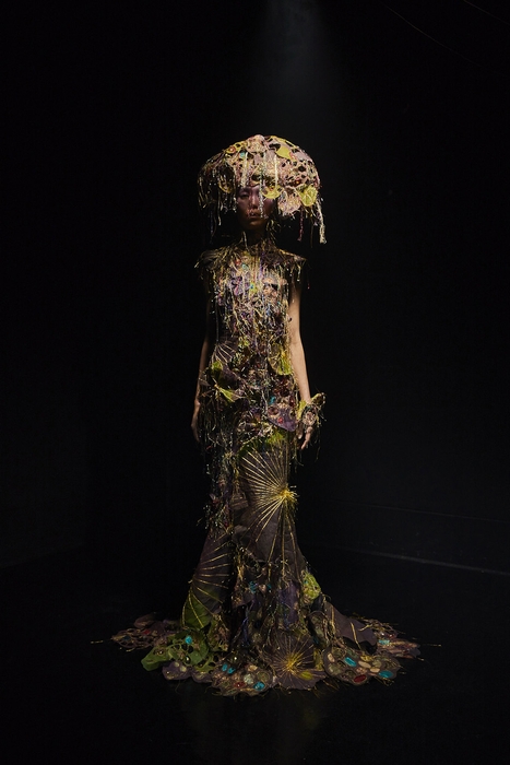 大野 知英《蓮》|写真:大久保 啓二