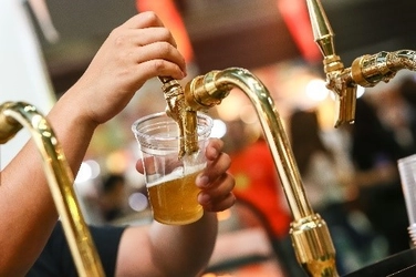 恒例のクラフトビールを楽しむ祭典が3年ぶりの開催　 「2022けやきひろば春のビール祭り」5月12日から開催