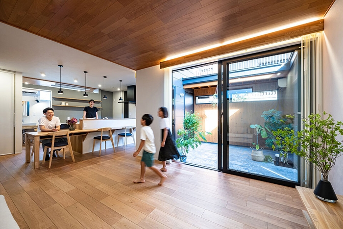 リビングと繋がるプライベートな庭01