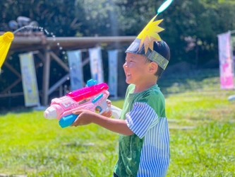 2025年は“びしょ濡れ”夏休み！　大人から子供まで 夏を楽しむ「NARUTO＆BORUTO 忍里」イベントを大特集！ 明日から限定フードも販売開始