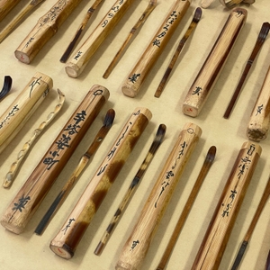 数々の珍しい煤竹茶杓