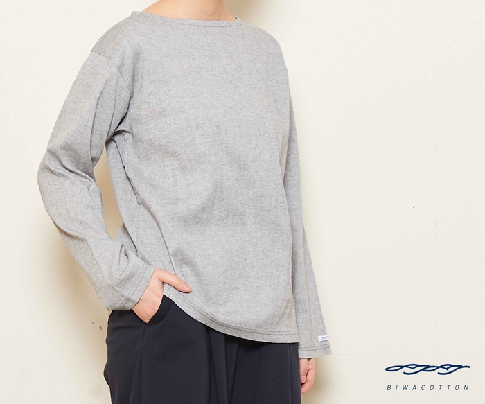 <ユニセックス>ビワコットンボートネックTシャツ(女性/1サイズ着用)