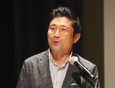 アントレプレナーシップについて報告する本下准教授