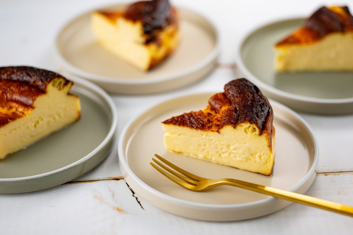 ヨード卵・光の濃厚バスクチーズケーキカット