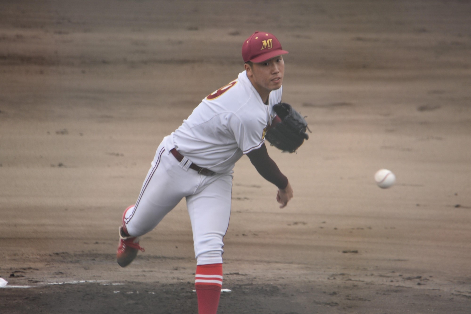 先発した天野京介投手(人間学部2年)