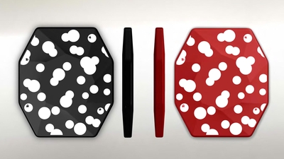 サイズは、135mm×157mm、厚さ16mm、重さ70g。価格はブラック、レッド共に、1個4,400円（税込、送料別）。2021年1月8日から発送予定です。