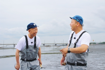結成30周年を迎えたバイきんぐ（左から小峠英二、西村瑞樹）