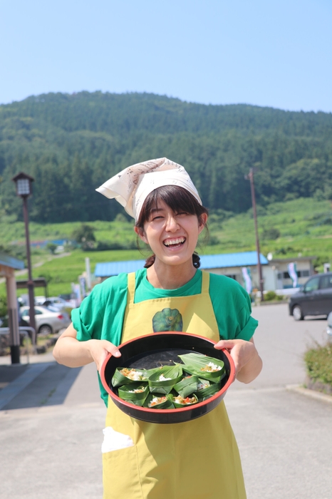 榎本郁美(えのもと いくみ) 前職は学校給食の調理員。 その経験を活かし、「食から農業の活性化プロジェクト」に取り組んでいます!