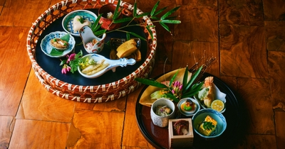 ▲日本の伝統的な技法を使用した和食コース「山桜」（左）、革新的な創作和食コース（右）季節の彩小鉢