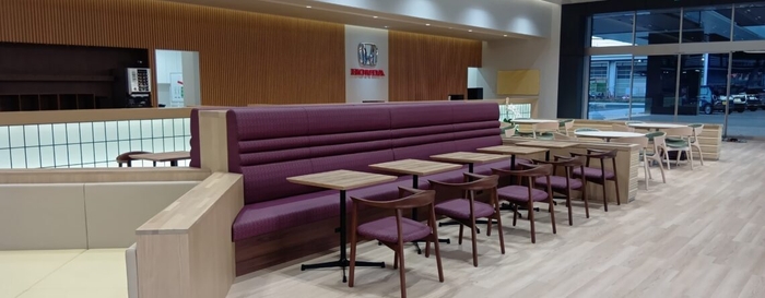 キッズスペースとソファー席