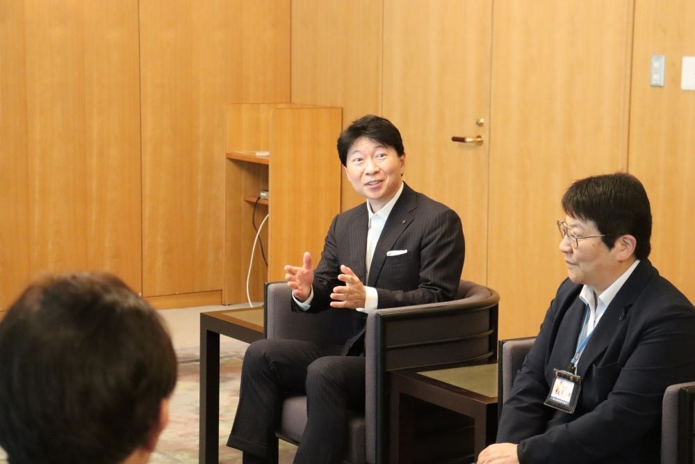 呂学長らと懇談する伊原木知事