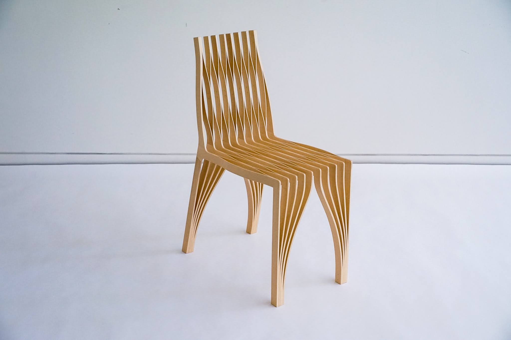 隈研吾氏デザインの椅子「スケスケ」