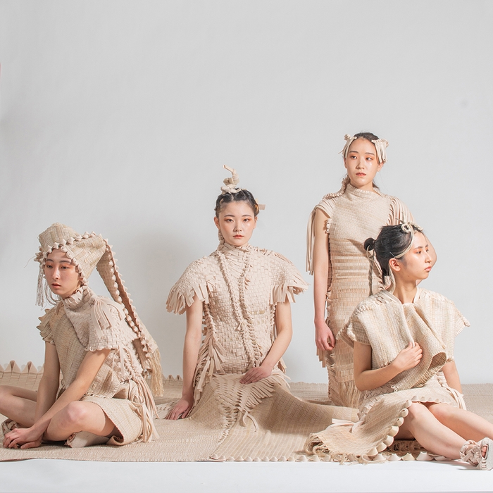 岩崎 萌森《織 編 結》|写真:堺 俊介 (※「崎」はたつさき)