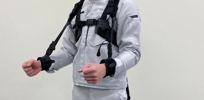 腕をサポート「TRA+」