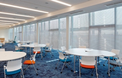 アルミブラインド：遮光性・遮熱性に優れ、メンテナンスが容易。コストパフォーマンスに優れた定番モデルです。