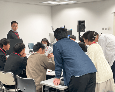 VsP38Bi9mgA4hBVjk10d.png?w=940&h=940