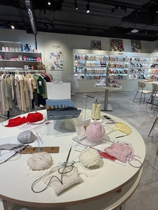 自分の趣味のお店に行くのも気兼ねなく