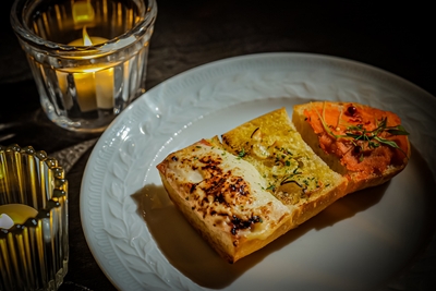 W6jwZeTa4DyAdDKKvtea.jpg?w=940&h=940