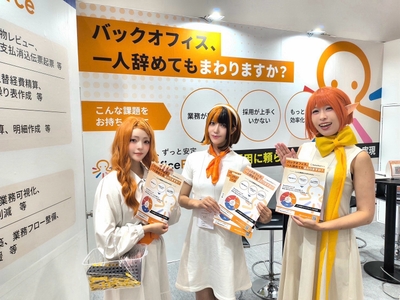 ブランドカラーのオレンジ一色でお迎えします