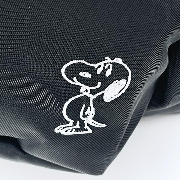 スヌーピーのクールな雰囲気のブラックのバッグ