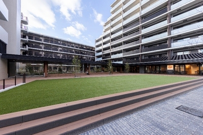 芝生広場(公開空地)