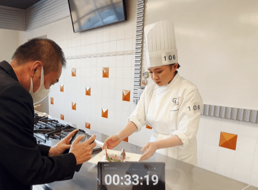 大野結衣さんの調理作業撮影風景 (提出された動画より)