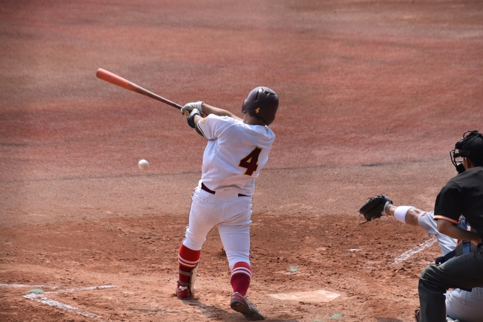 2回戦でタイムリーを放つ城選手