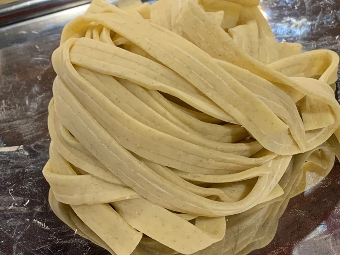 醤油は平打ち麺