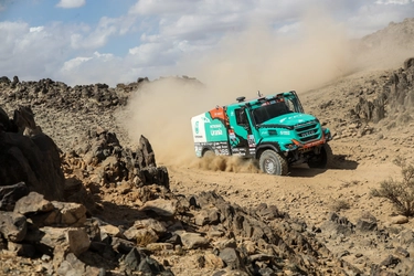 過酷なラリーレイドであるダカール2022で、 アリソントランスミッションを搭載したトラックが上位を独占！