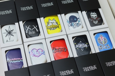 グループロゴが印字されたオリジナルタングルティーザー