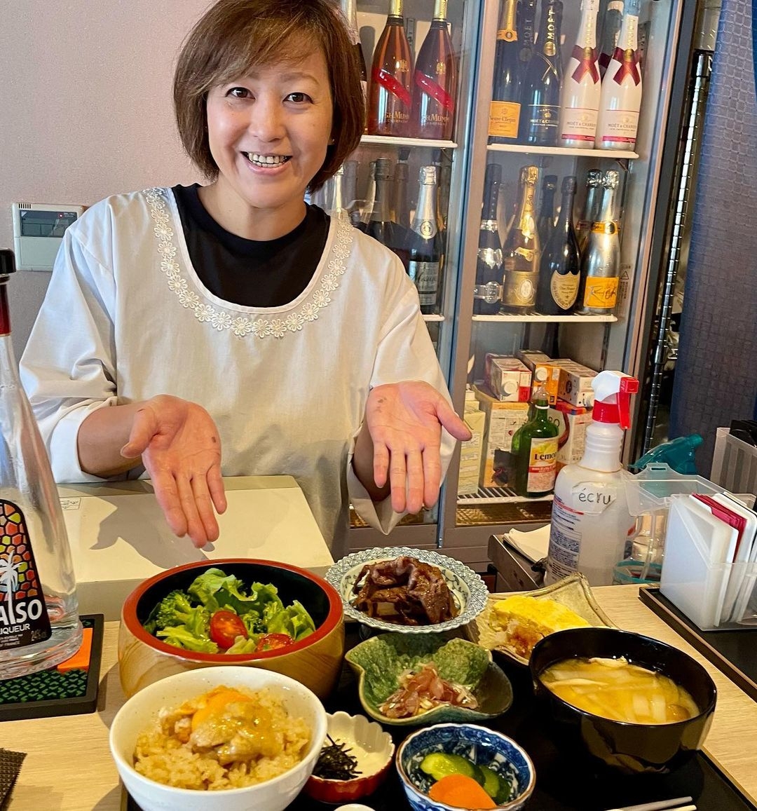 創業41年!コロナ禍で休業中の老舗が間借りで復活!濃厚な雲丹が口いっぱいにとろける「うに飯膳」が推しの 「オカミハウス」が恵比寿にオープン!