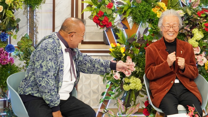 鶴瓶さんから、ある手話のレクチャーが!