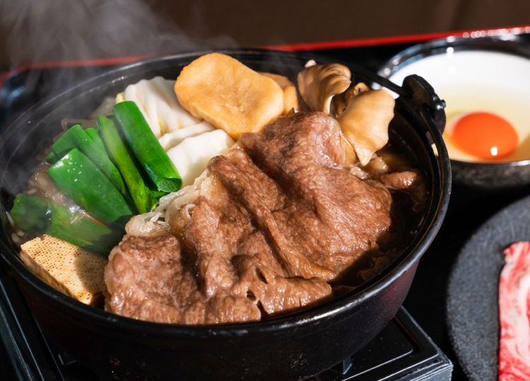 夏は山楽ですき焼き