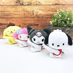 ギュッと抱きついてくるサンリオのちょこんぬいぐるみ