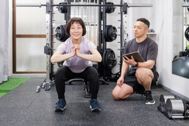 府中のパーソナルジム健想「チャリティスクワット」で’’子ども食堂なな’’に寄付