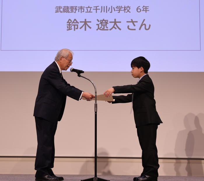 文部科学大臣賞 鈴木遼太さん表彰