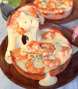 シュリンプシカゴピザ 2900円 (税込）