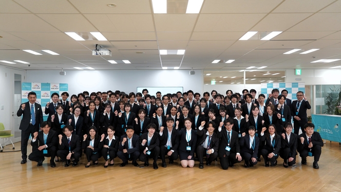 (ハウスコム本社で行われた入社式の様子)