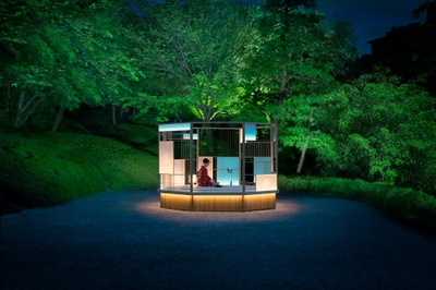 庭園の中に設置した組み立て式お茶室「MUJYOAN（無常庵）」