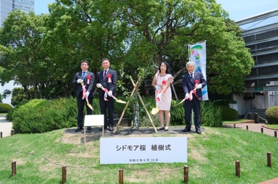 シドモア桜　植樹式の様子「ジョイナスの森彫刻公園」