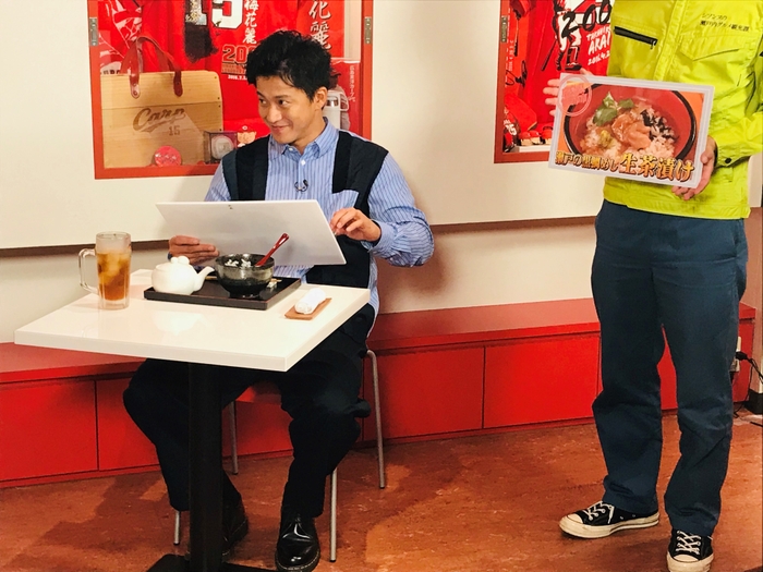 小栗旬がそれぞれのグルメの感想を提示!