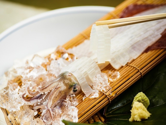 【香住クリスタル!活白イカの姿造り付き会席】