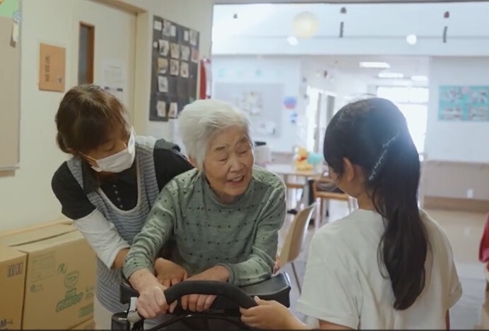 山万グループで運営する幼老統合施設「ユーカリ優都ぴあ」