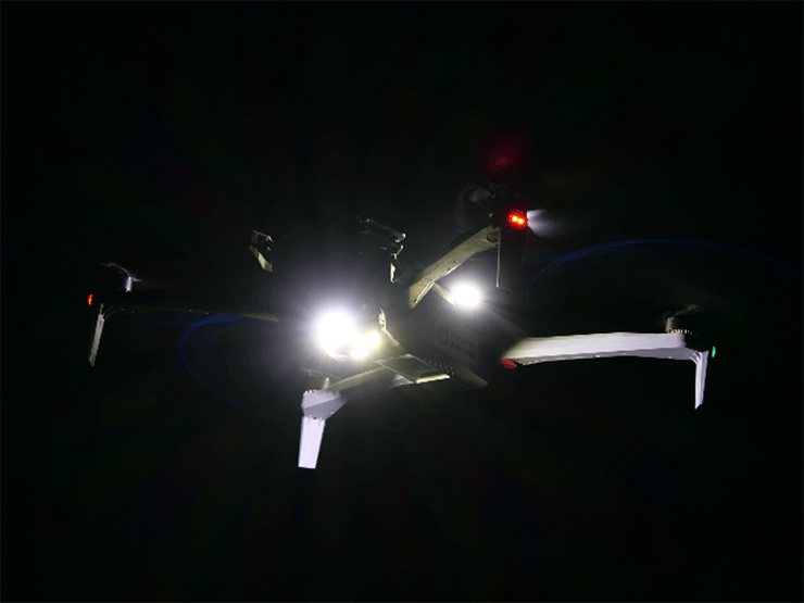 <「Skydio X10」が夜間飛行する様子>